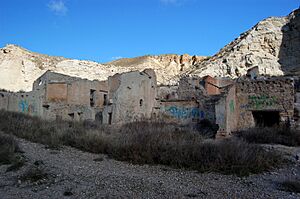 Archivo:Hornos de yeso (Juslibol)