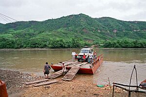 Archivo:Huallaga Ferry