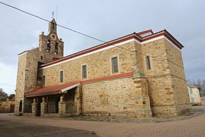 Archivo:Iglesia de la Expectación, Santa Colomba de Somoza 02