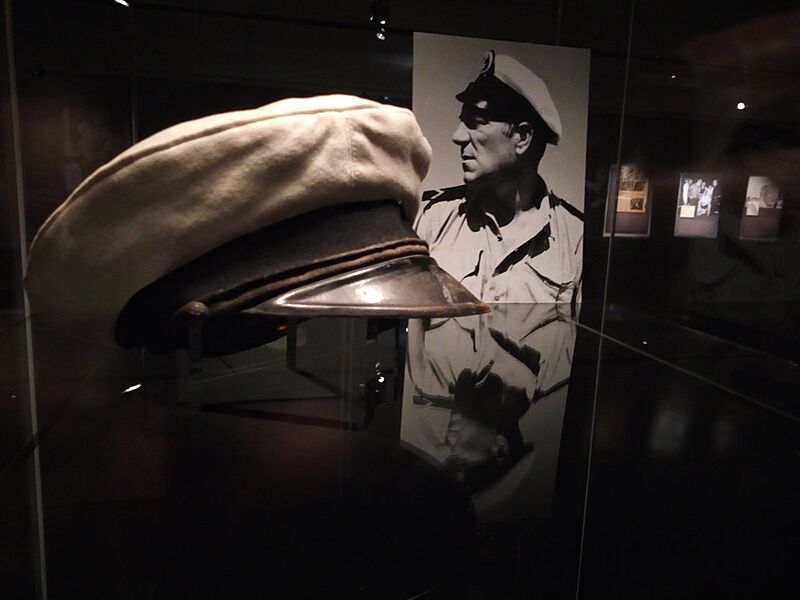 Jean Gabin 1944 casquette