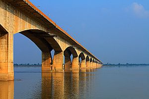 Archivo:Mahatma-Gandhi-Setu-on-Ganga-River-at-Patna-in-Bihar