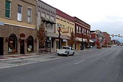 Archivo:Main-street-mcminnville-tn1