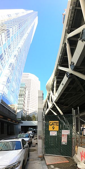 Archivo:Millennium tower and construction in SF 10