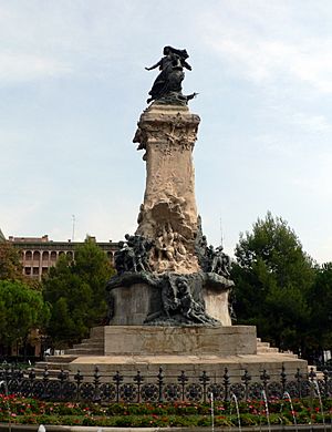 Archivo:Monumento a los Sitios de Zaragoza (perfil)