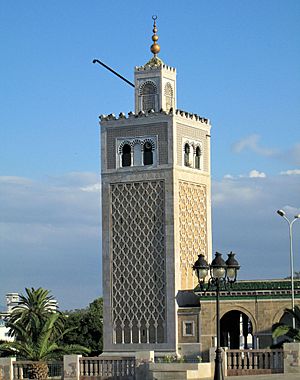 Archivo:Mosquée de la Kasba 1 (retouched)