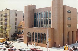 Archivo:Munkacs World Headquarters in Boro Park, Brooklyn