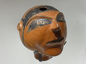 Archivo:Museo del Limarí, en la ciudad de Ovalle, recipiente ceremonial en forma de cabeza, imperio inca, Chile