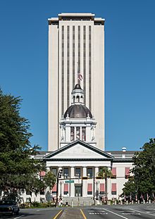 Archivo:Old and New Florida State Capitol, Tallahassee, East view 20160711 1