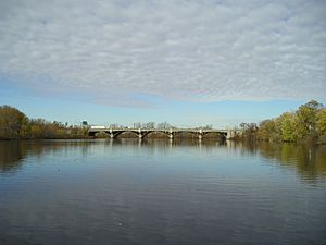 Archivo:PassaicRiver CliftonElmwoodPark