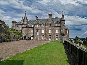 Perth and Kinross Drummond Castle 2.jpg