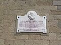 Placa al Cardenal Cuesta, iglesia de Macotera