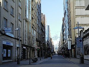 Archivo:Pontevedra Capital Calle peatonal Benito Corbal