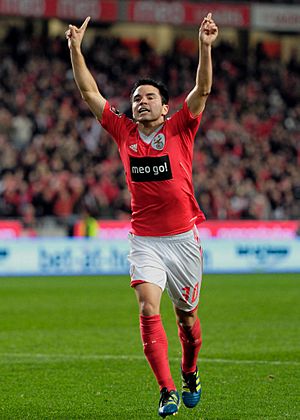Archivo:Saviola celebrating