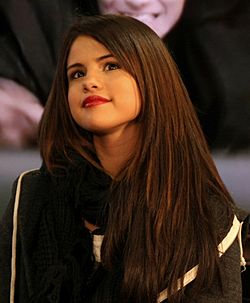 Selena Gomez December 2010 2.jpg