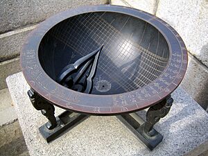 Archivo:Seoul-Gyeongbokgung-Sundial-02