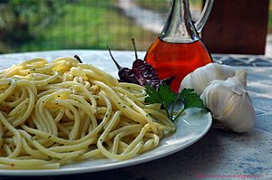 Archivo:Spaghetti di Gragnano e colatura di alici