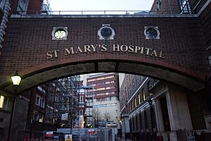 Archivo:St Mary's hospital in london