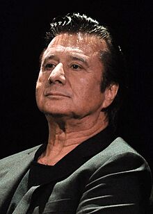 Steve Perry, cropped from Steve Perry & Efrim Manuel Manuck 03.jpg
