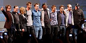 Archivo:The Avengers Cast 2010 Comic-Con cropped