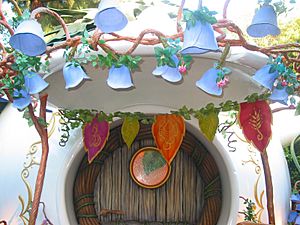 Archivo:Tinker Bell House in Pixie Hollow - panoramio