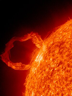 Archivo:Tormenta solar