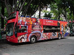 Archivo:Turibus en el zocalo