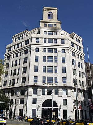 Archivo:Vista general del edificio histórico de la Telefónica