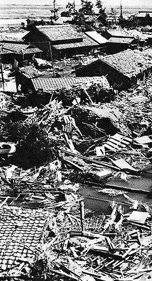 Archivo:1959 Typhoon Vera damage at Handa