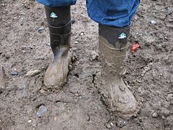 Archivo:2003-11-27 Northerner boots in mud