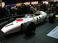 Archivo:2006 SAG - F1 Honda RA272 1965 -01