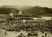Archivo:A glimpse of Guatemala 61-Ayuntamiento Antigua 1898