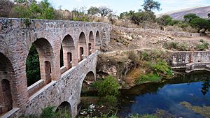 Archivo:Acueducto de Santa María de los Ángeles, Jalisco