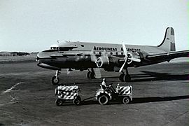 Archivo:Aerolineas Argentinas DC4 atEZE 1958