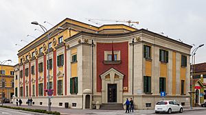 Archivo:Ayuntamiento, Tirana, Albania, 2014-04-17, DD 01