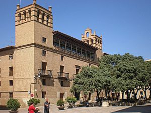 Archivo:Ayuntamiento de Huesca edited