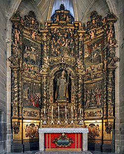 Archivo:Barcelona Cathedral Interior - Chapel of Severus of Barcelona by Francesc Santacruz