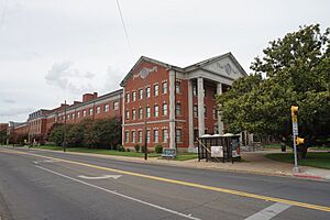 Archivo:Baylor University June 2016 09 (Allen Residence Hall)