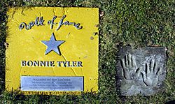 Archivo:Bonnie Tyler auf dem Walk of fame im Kurpark von Bad Krozingen