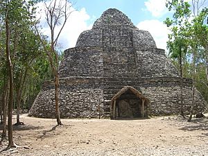 Archivo:Coba-Small-Pyramid