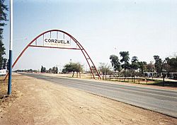 Corzuela, arco de acceso a la ciudad.jpg