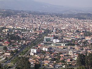 Archivo:Cuenca (Ecuador) from Turi