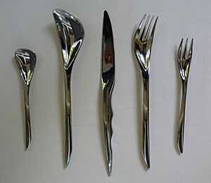 Archivo:Cutlery designed by Zaha Hadid for company WMF, 2007 N.3