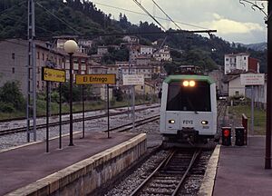 Archivo:El Entrego FEVE june 1999 84