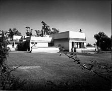 Exterior view of the Hollyhock House, Los Angeles, 1921 (shulman-1997-JS-220-ISLA)