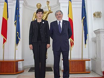 Archivo:Fiscal General de Rumanía, Laura Codutra Kovesi y Fiscal General de Españal, Conde-Pumpido, en 2006