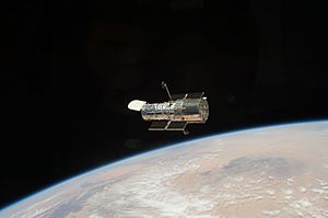 Archivo:Hubble telescope 2009