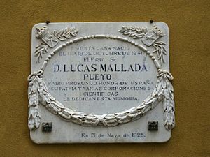 Archivo:Huesca - Lucas Mallada - Placa