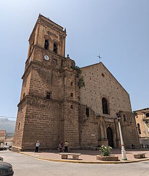 Archivo:Iglesia de Nuestra Señora de los Remedios, Iznalloz
