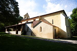 Archivo:Iglesia de Santa María de Llas - 07