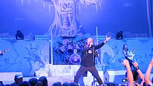 Archivo:Iron Maiden, Live in Denver CO 2012
